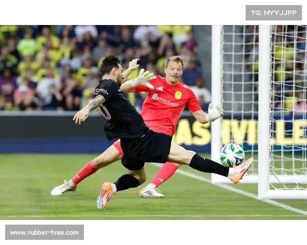 帽子戏法的传奇时刻：足球场上不可复制的精彩瞬间与英雄之路